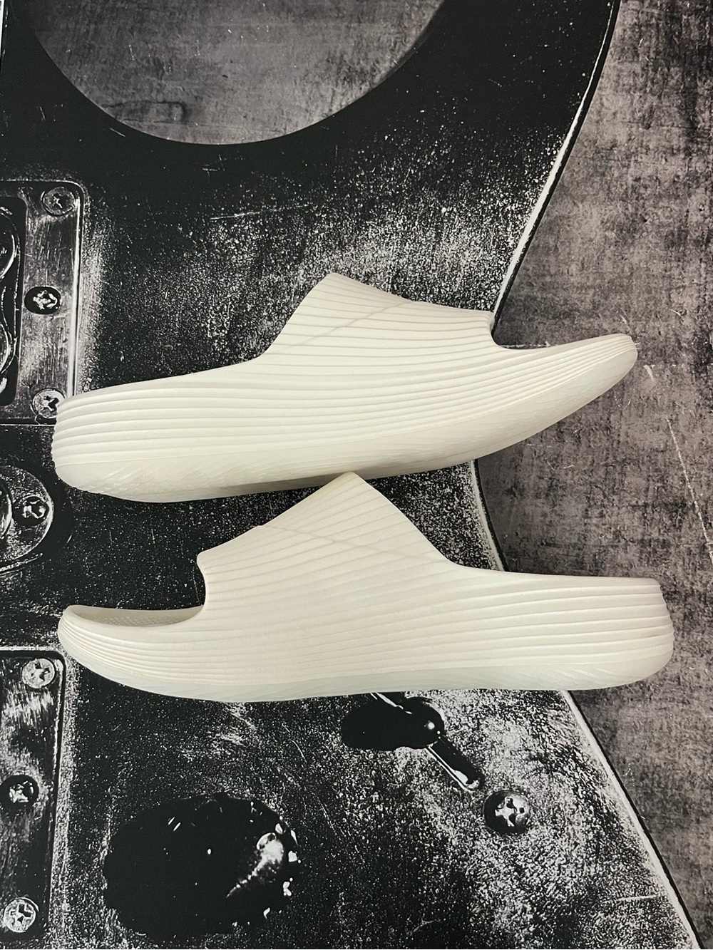 NEW Reebok Slides - Picture 10 of 13